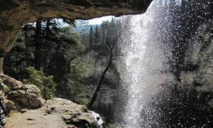 Университетский водопад в мезмае Что представляет собой природный объект